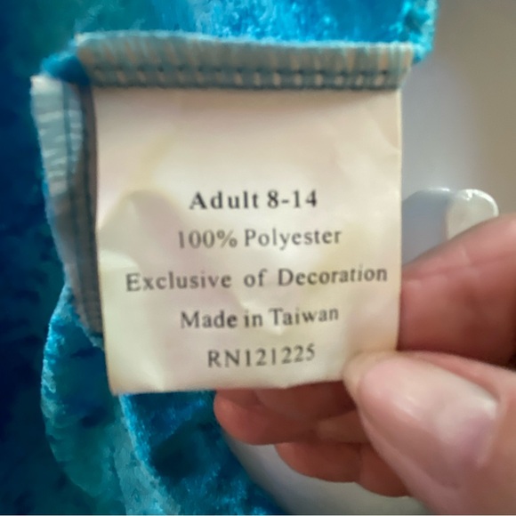 Jac flamenco dancer costume in azure crushed velvet w/ black ruffles and lace. - Picture 10 of 10